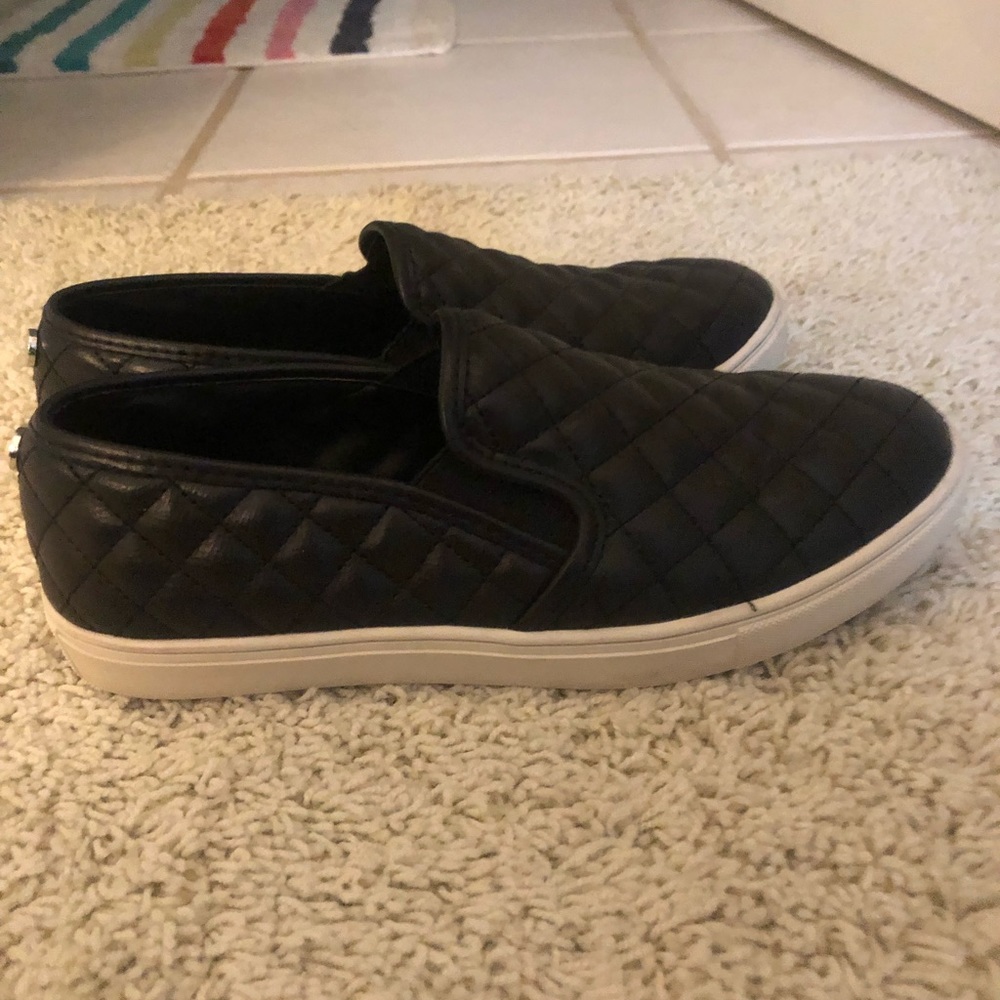 steve madden black slip on shoes